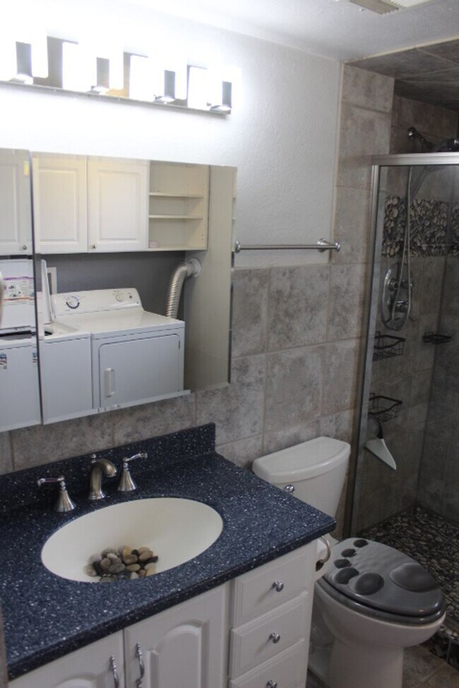 Building Photo - Columbine Hills - 3 BR/2 1/2 BA Home!