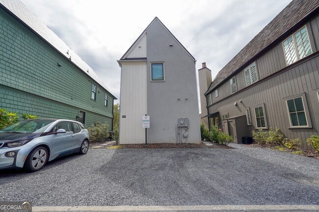 Building Photo - 305 Breakspear Ln