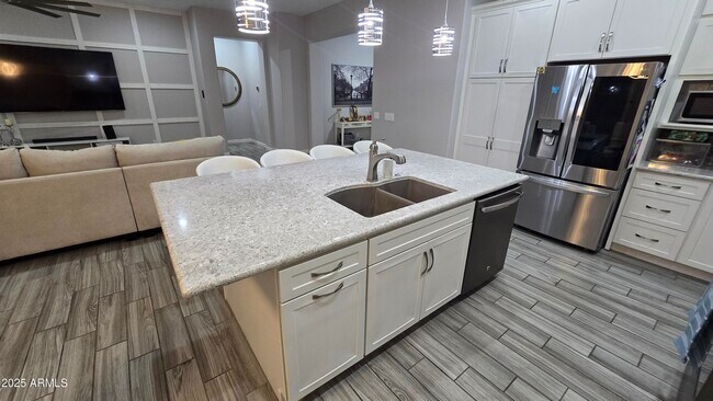 Building Photo - 17591 W Dahlia Dr