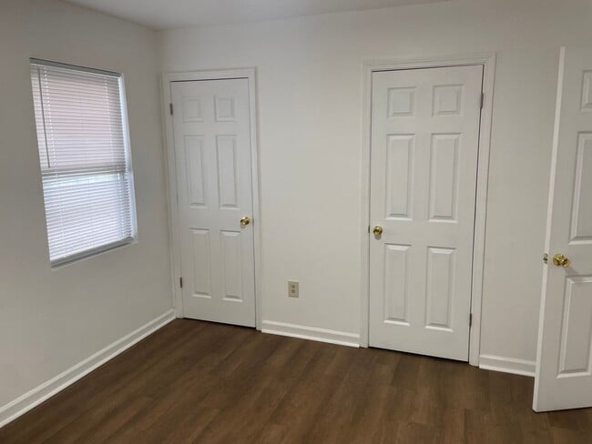 Building Photo - 3 bedroom 1 bath house for rent