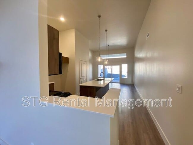 Building Photo - 939 S 25 W