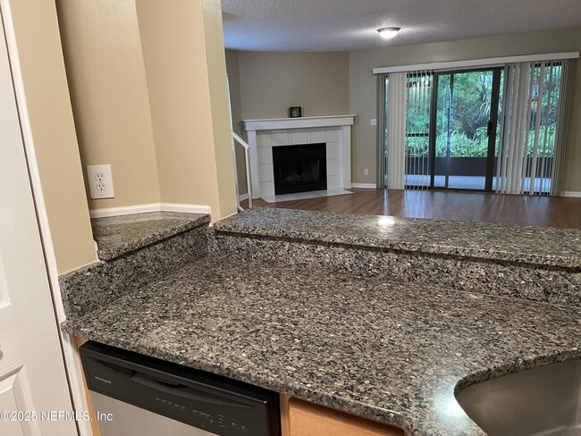 Building Photo - 7701 Baymeadows Cir W