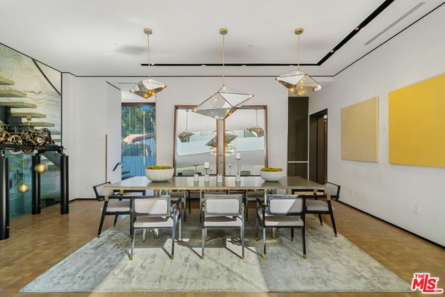 Building Photo - 809 N Rexford Dr