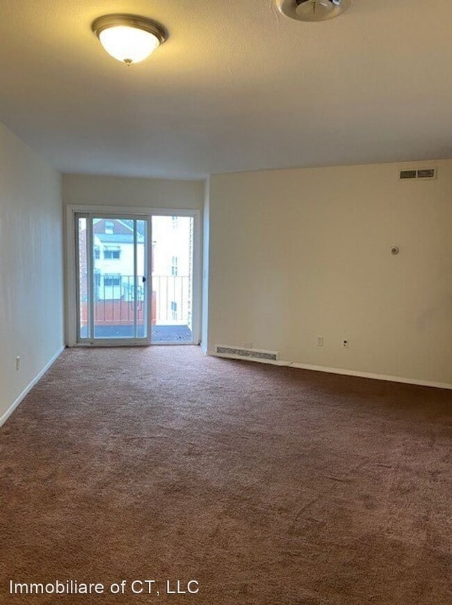 Building Photo - 124-126 Biruta St