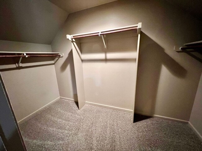 Building Photo - Amazing 4 Bedroom Home!