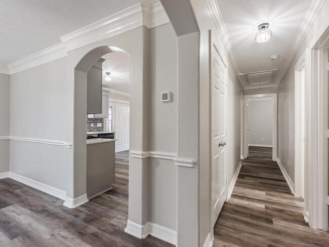 Building Photo - 7307 Village Lake Dr