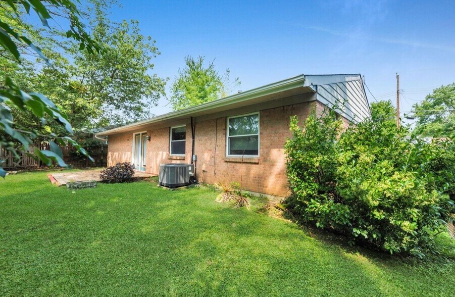 Building Photo - 10203 Storm Dr