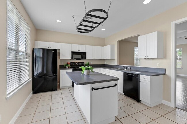 Building Photo - 3034 Cummings Ave