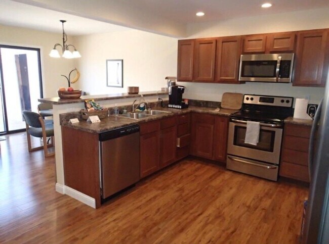 Building Photo - 4 bd, 3.5 ba Foxfire condo, just south of MU campus, w/d, 1 car garage, near Green Meadows and Pr...