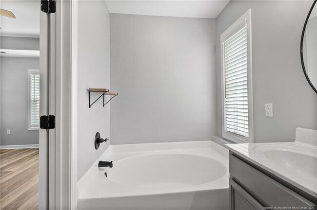 Building Photo - 118 Newport Ct