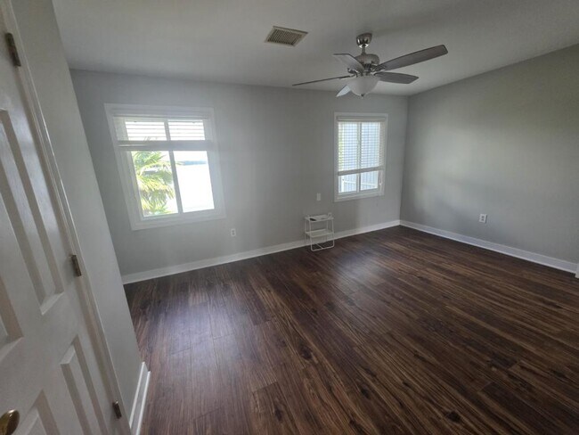 Building Photo - 112 Lake Ridge Dr