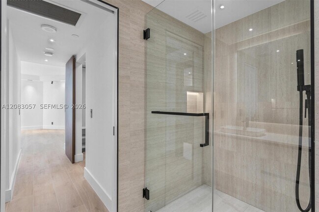 Building Photo - 3610 Yacht Club Dr