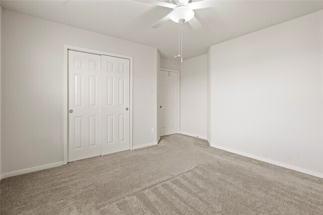 Building Photo - 8243 Mandalay Bay Dr