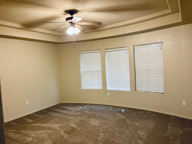 Building Photo - Rio Grande Home