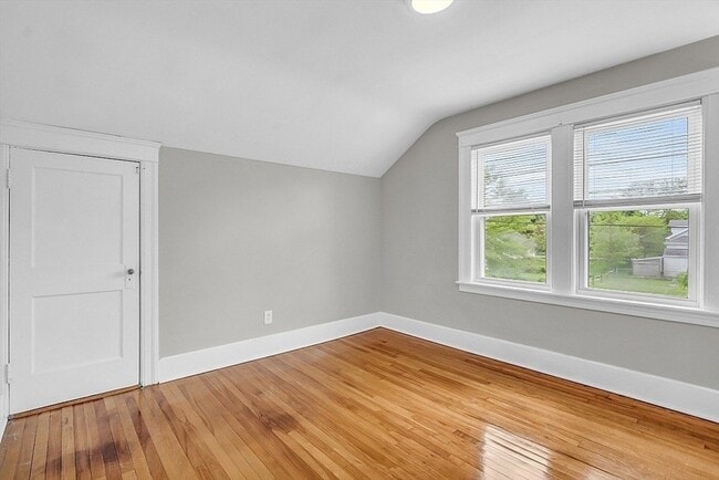 Building Photo - 36 Rowena St