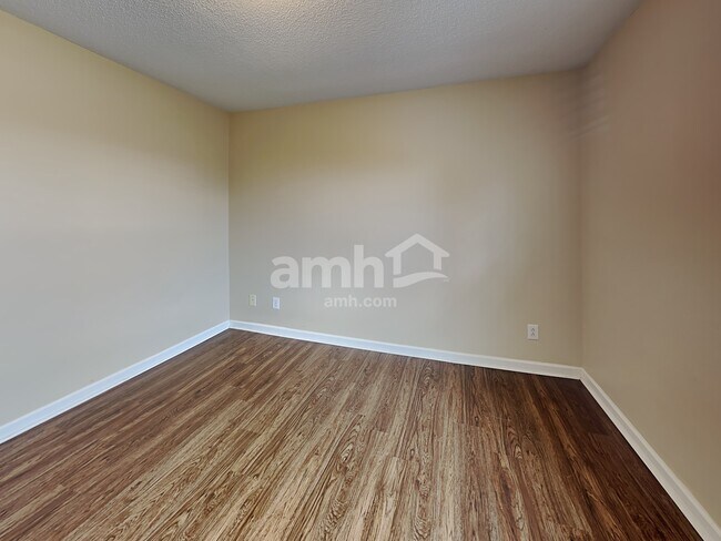 Building Photo - 18 North Orchard Farm Avenue