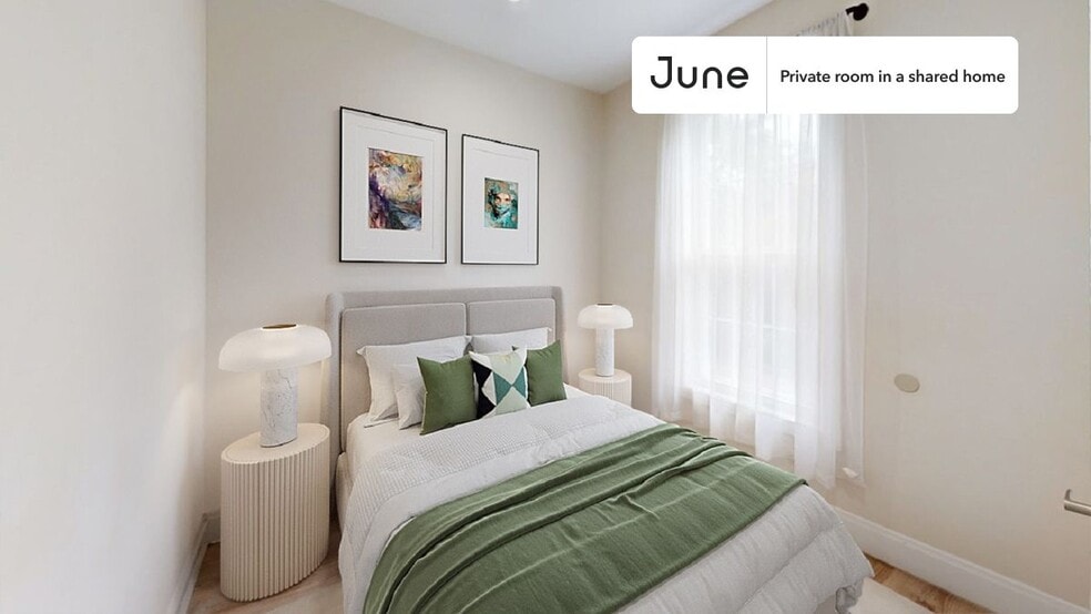Primary Photo - Private bedroom in 3 bed/2 bath Home