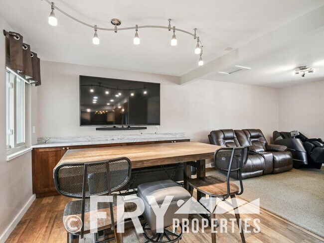 Building Photo - Spacious Five-Bedroom - Great For Entertaining