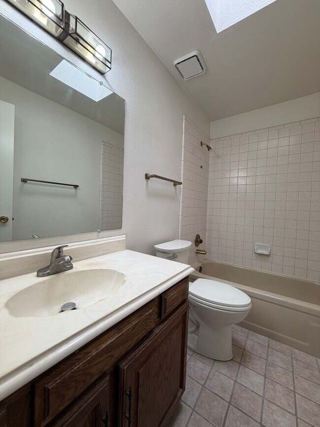 Building Photo - Stunning Midtown 2 Bedroom 2 Bath Townhome in Gated Community!