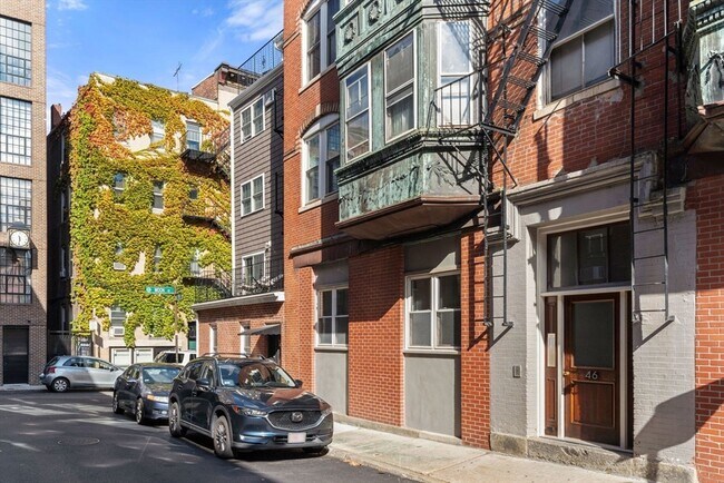 Building Photo - 46 Lewis St