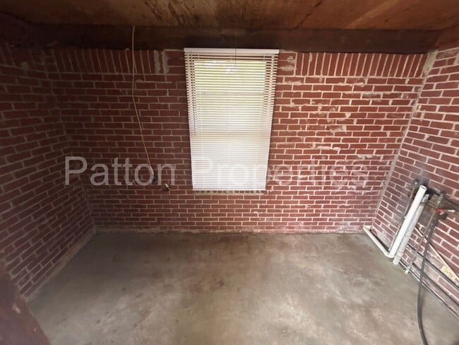 Building Photo - Springdale Area