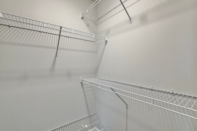 Building Photo - AVAILABLE NOW! (Pet Friendly)