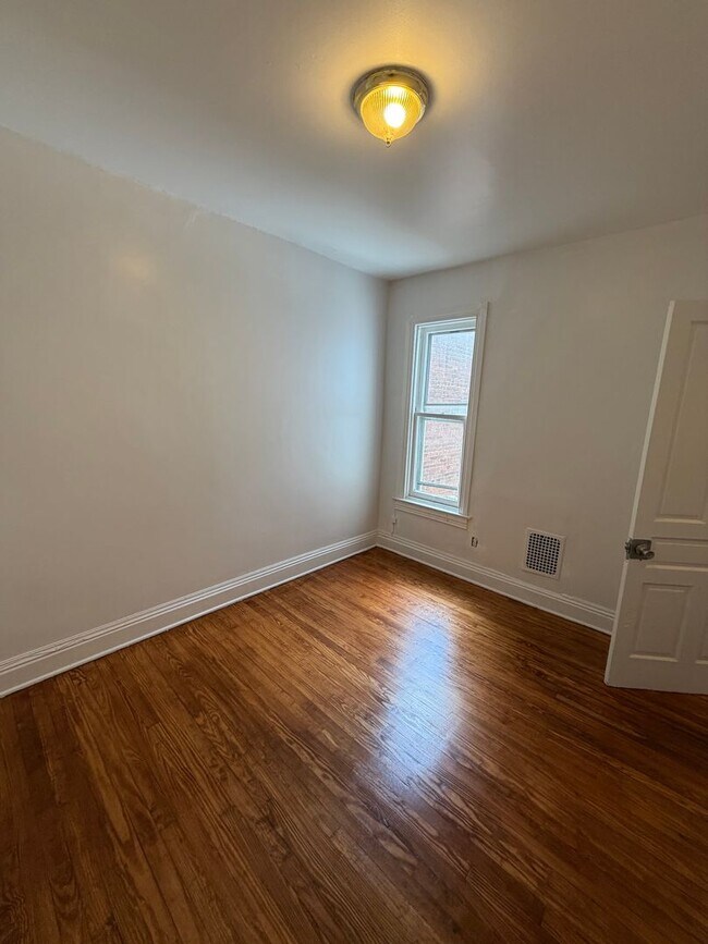 Building Photo - 835 Liden Ave