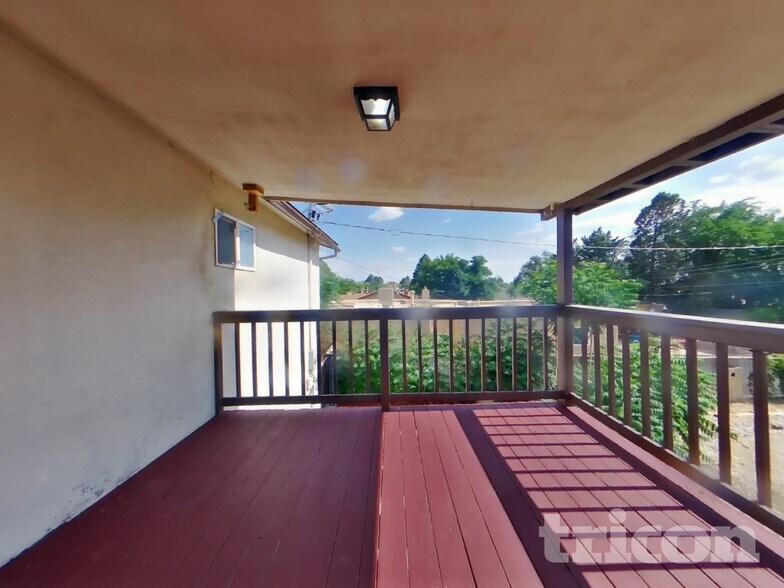 Building Photo - 1725 Hiawatha Dr NE