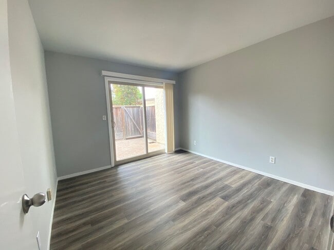 Building Photo - Updated Two Bedroom, Two Bath Condo
