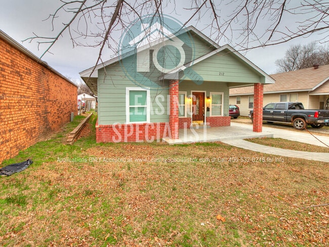 Building Photo - Central Norman 4 Bed 3 Bath House Ready fo...