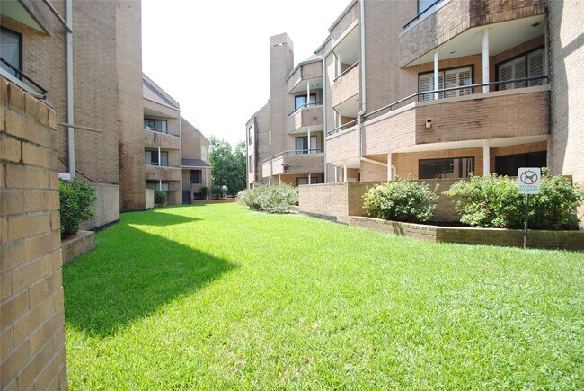 Building Photo - 5210 Weslayan St