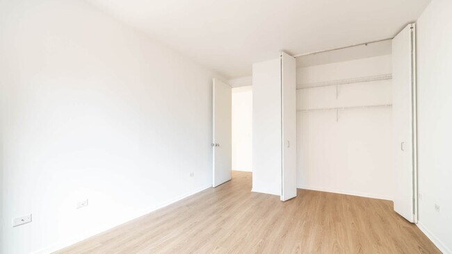 Building Photo - 305 W 50th St