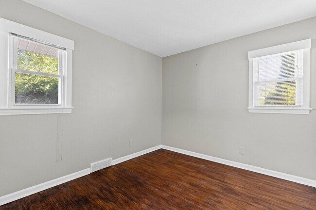 Building Photo - 130 Brooklawn Dr