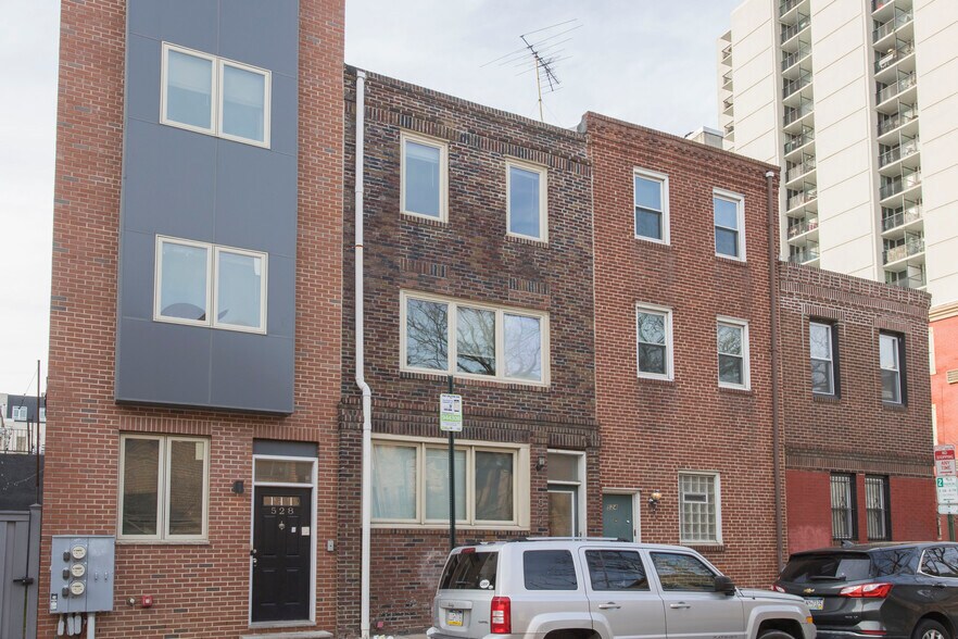 Building Photo - 526 S 13th St