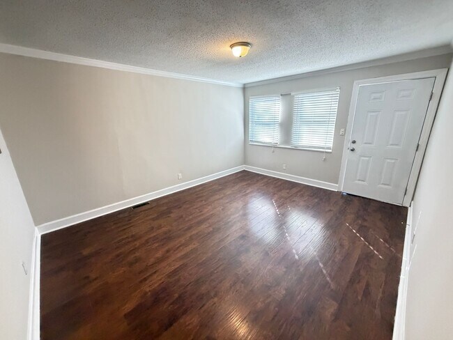 Building Photo - 2Bed/1Ba Duplex close to Downtown Concord Fully Renovated with Laundry Room on Site