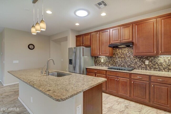 Building Photo - 40876 W Tamara Ln