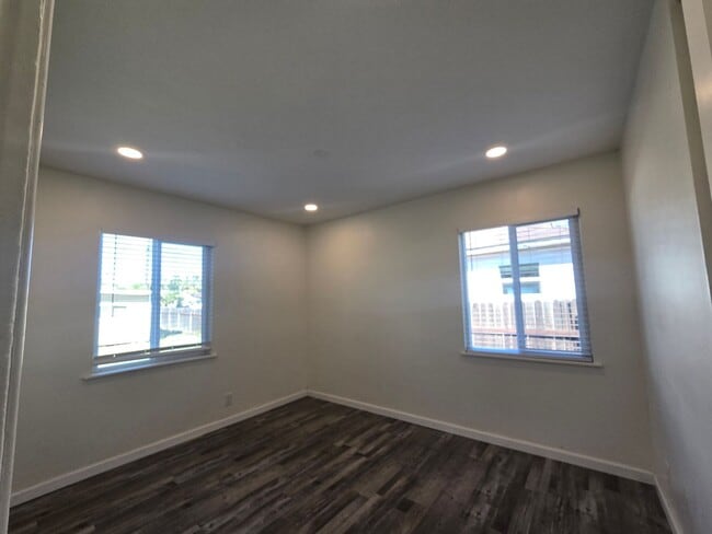 Building Photo - 3 Bed Home + Studio with Large Yard & Ample Parking Near Downtown Vista