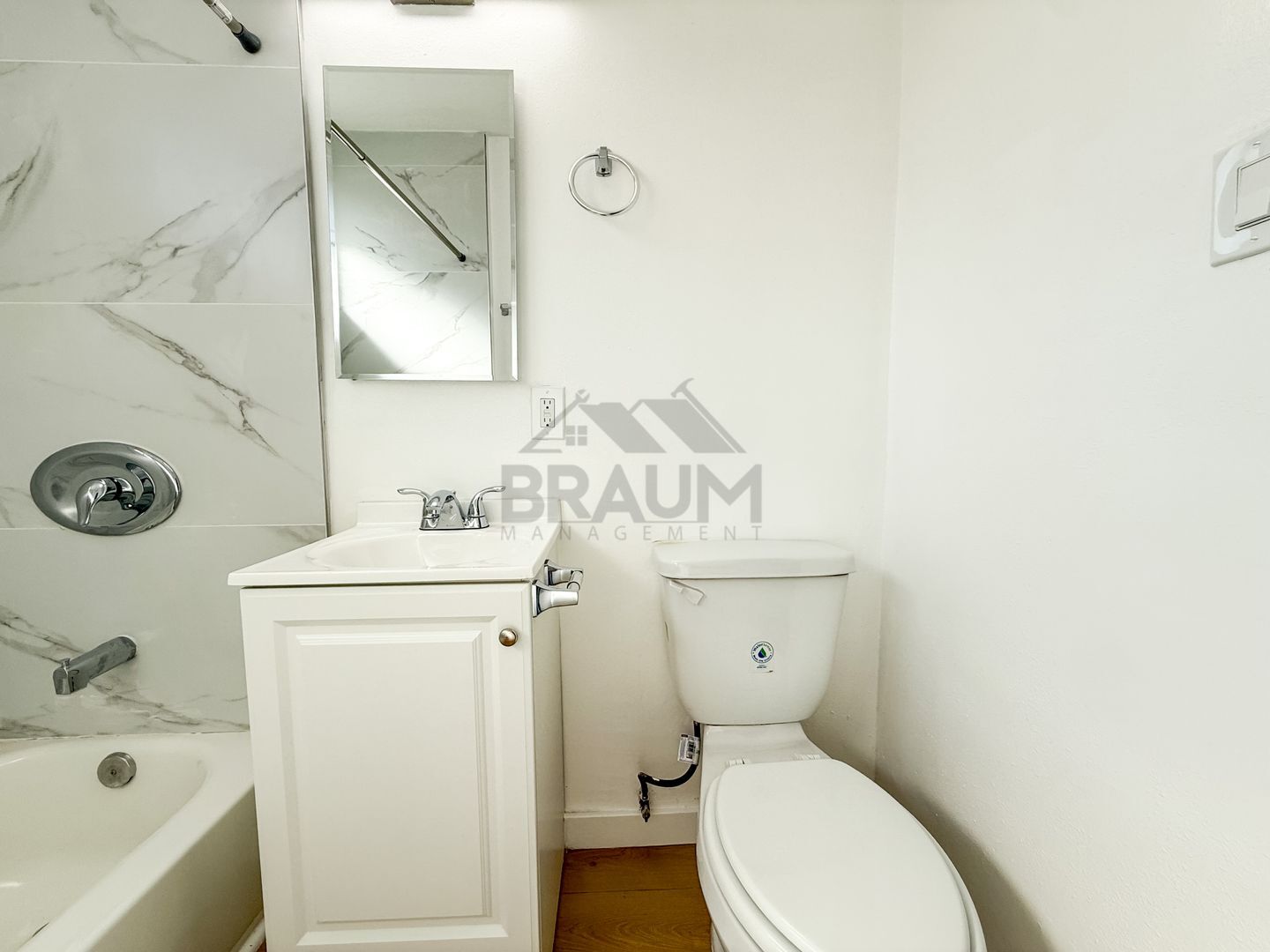 Building Photo - 7333 Woodman Ave