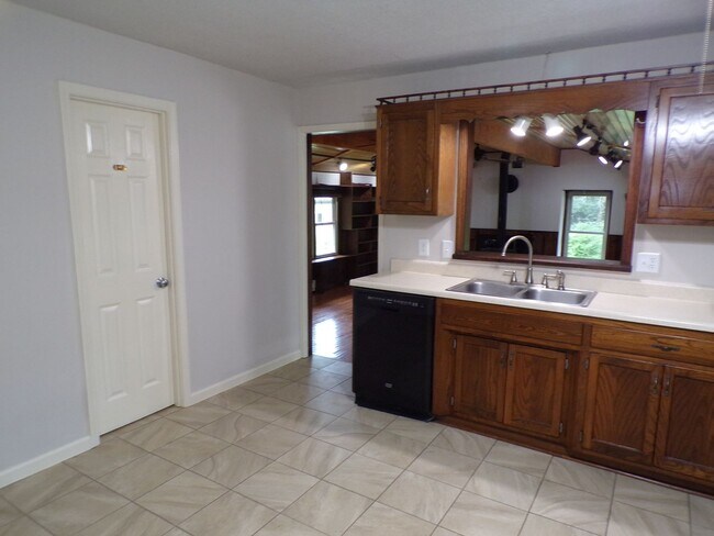 Building Photo - Unique 2 Bed 2.5 Bath Country Home!