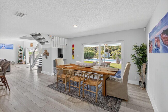 Building Photo - 6701 Hillside Ln