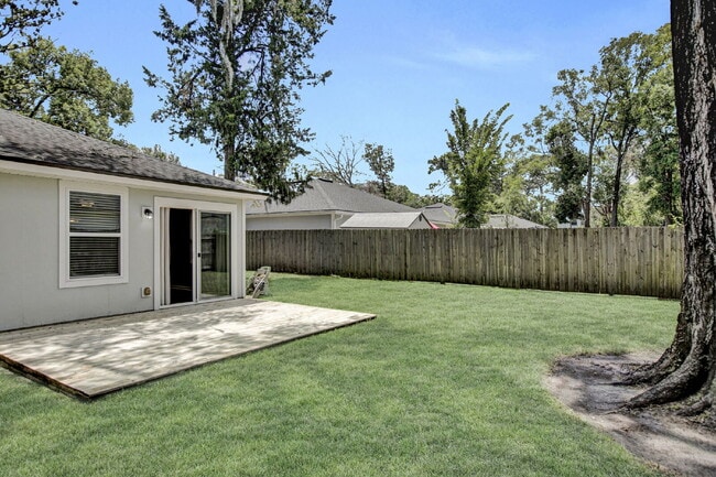 Building Photo - Like new 4 bedroom 2 bath home for rent.