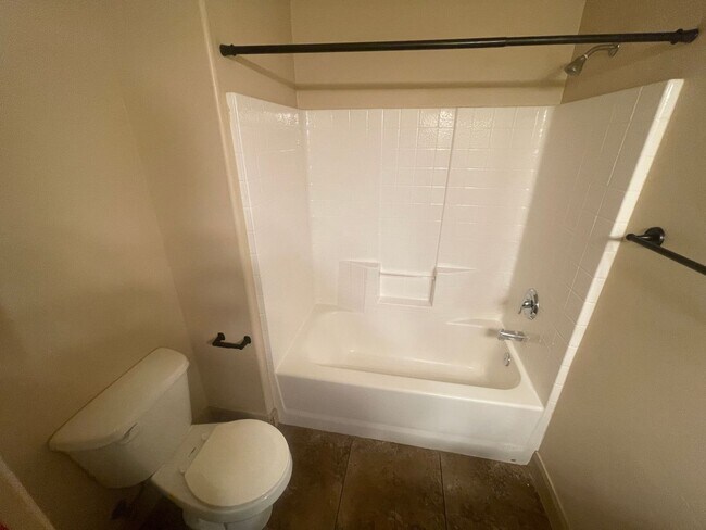 Building Photo - Cedar City Beauty