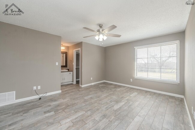 Building Photo - 4825 Colleen Dr