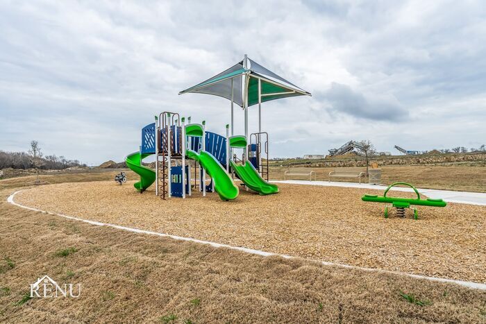 Building Photo - 467 London Dr