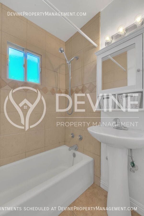 Building Photo - 15044 Redondo Dr