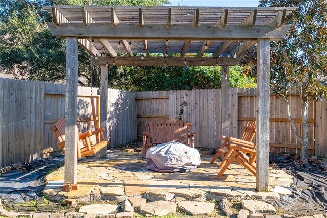 Building Photo - 17523 Quiet Shores Dr