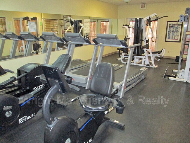 Building Photo - 10614 Hayden Ave