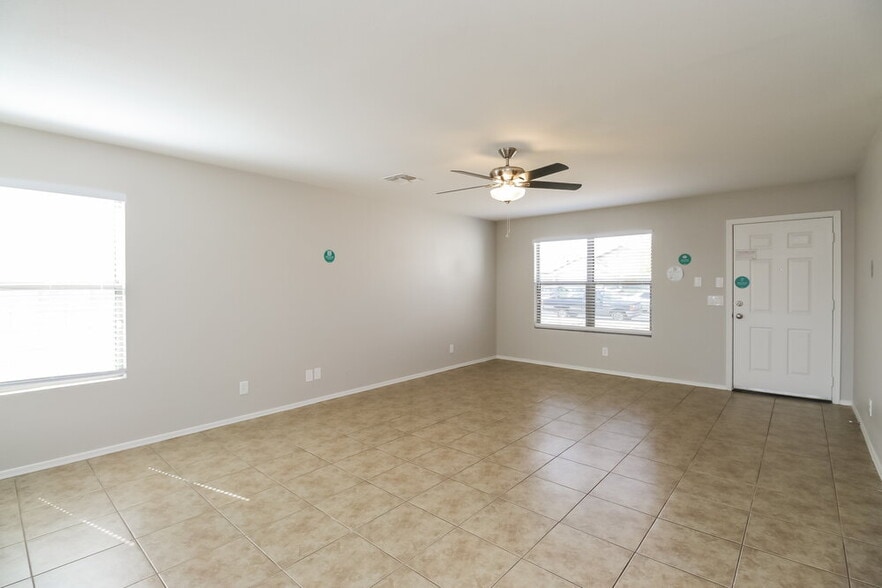 Building Photo - 11517 W Charter Oak Rd