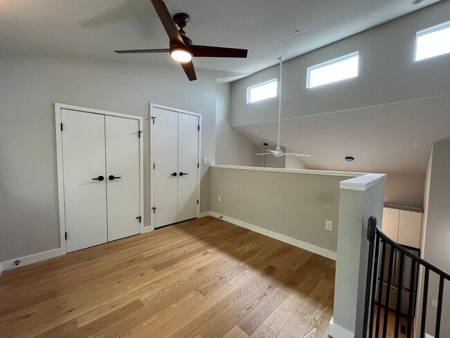 Building Photo - Great Studio Close to Downtown