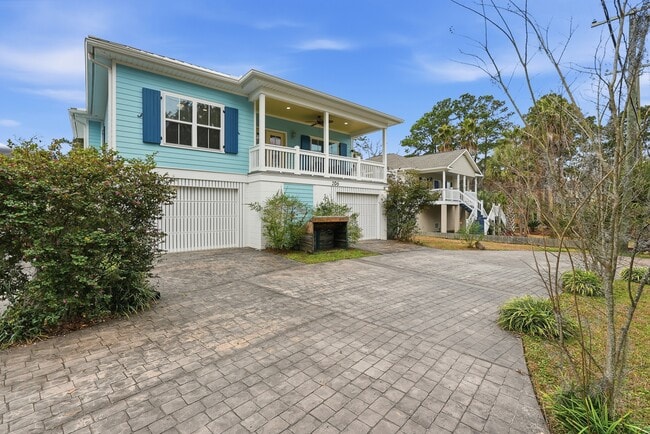 Building Photo - Prime Coastal Location!